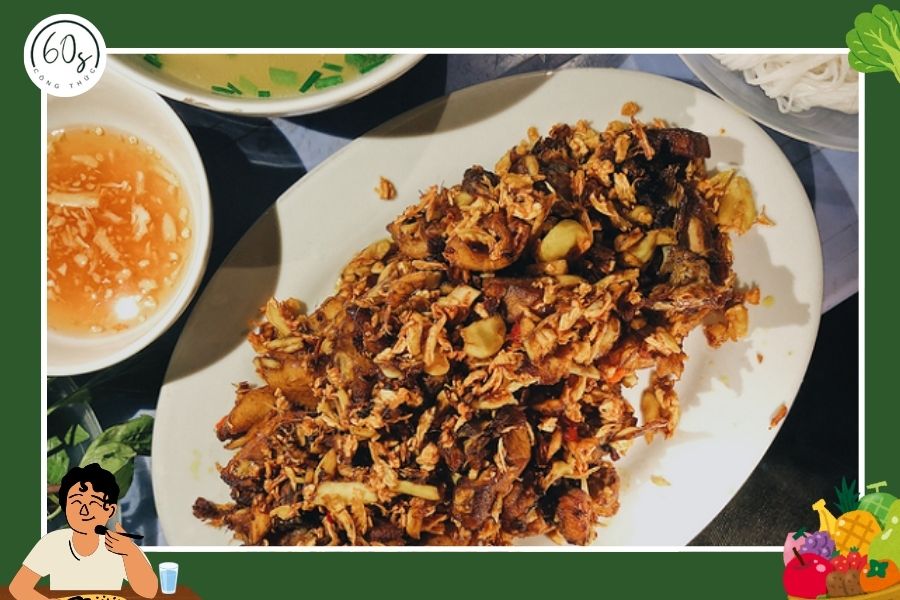 thưởng thức món ngan cháy tỏi cùng với nước mắm